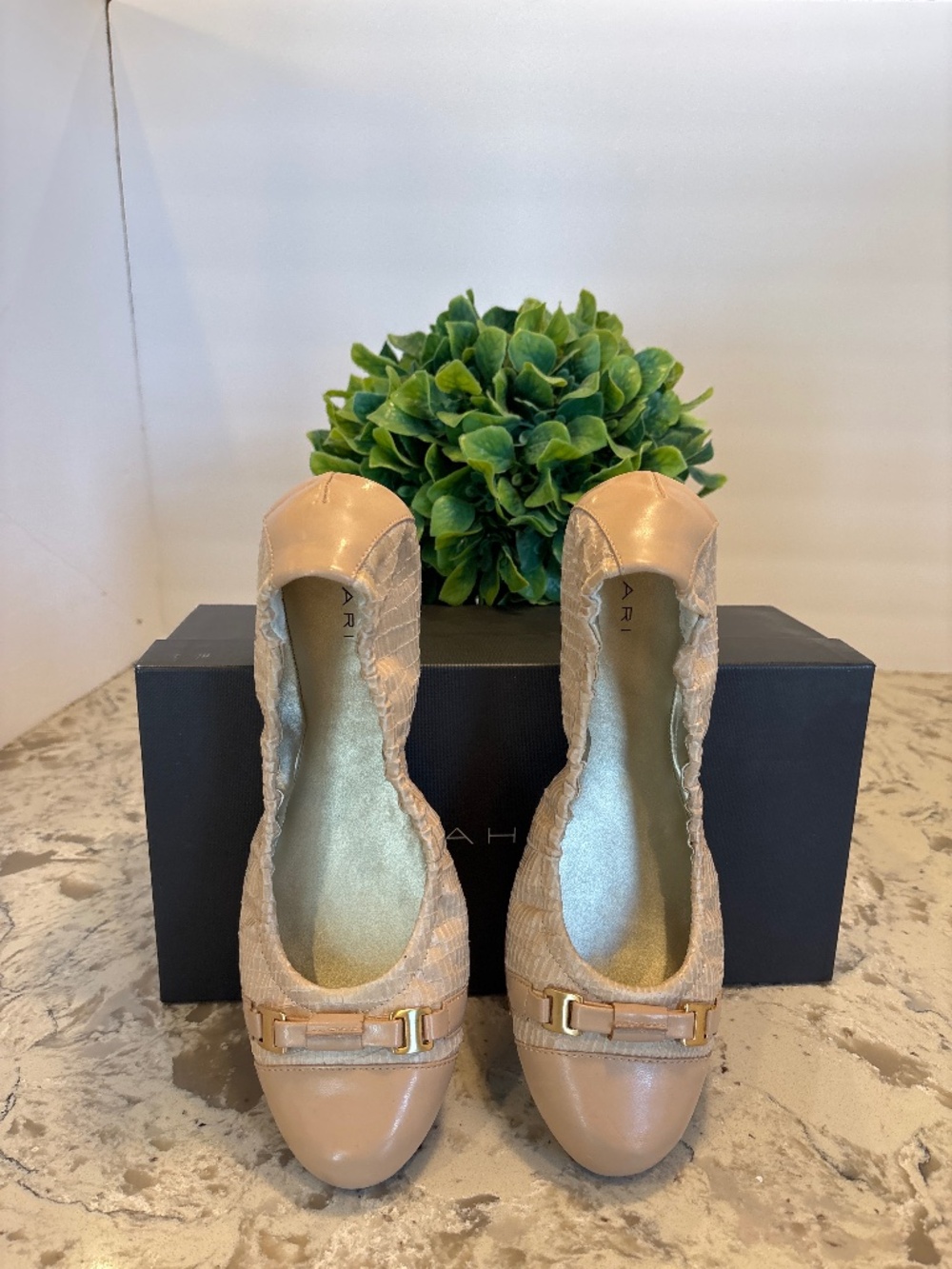 Tahari Veronica Beige Snakeskin Print Ballet Flats Shoes 7.5M